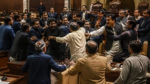 Chaos Erupts in Sindh Assembly as PPP and MQM Leaders Clash